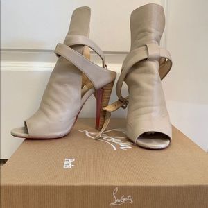 Christin Louboutin Hippik Nude Heel